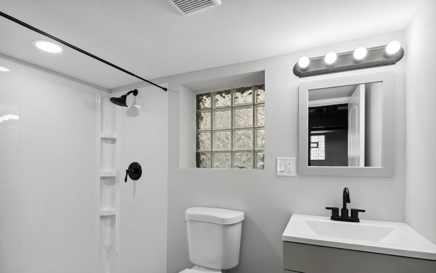 A Chicago bathroom we finished: walk-in showers