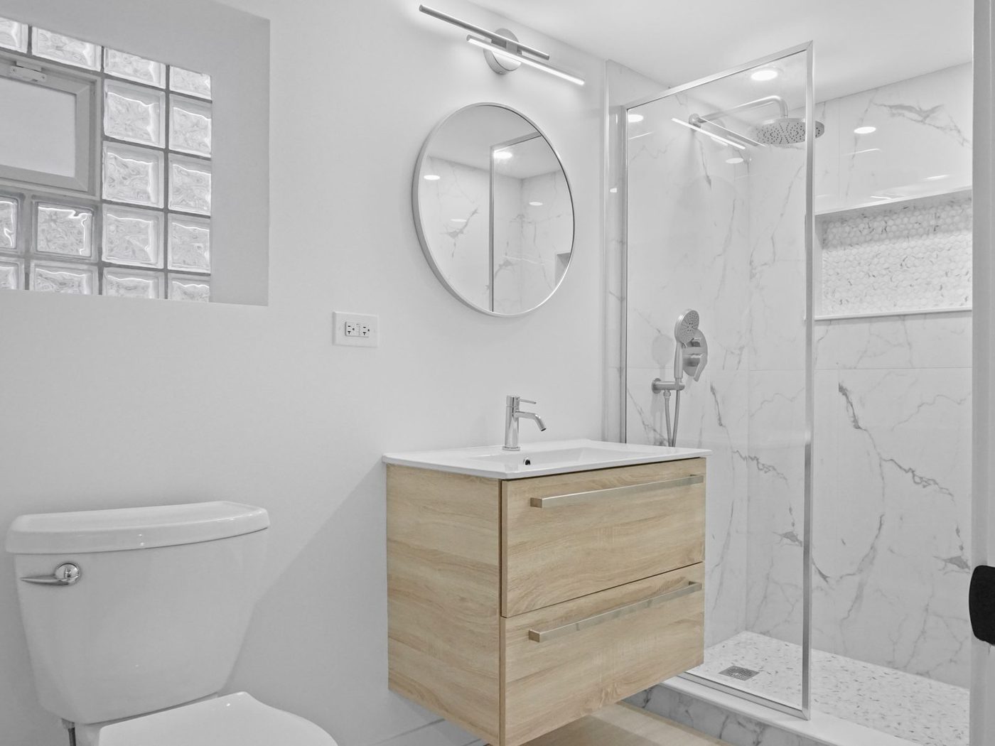 A Chicago bathroom we finished: walk-in showers